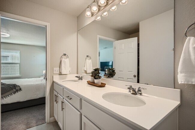 Foto del edificio - 9604 Dawn Pearl Dr