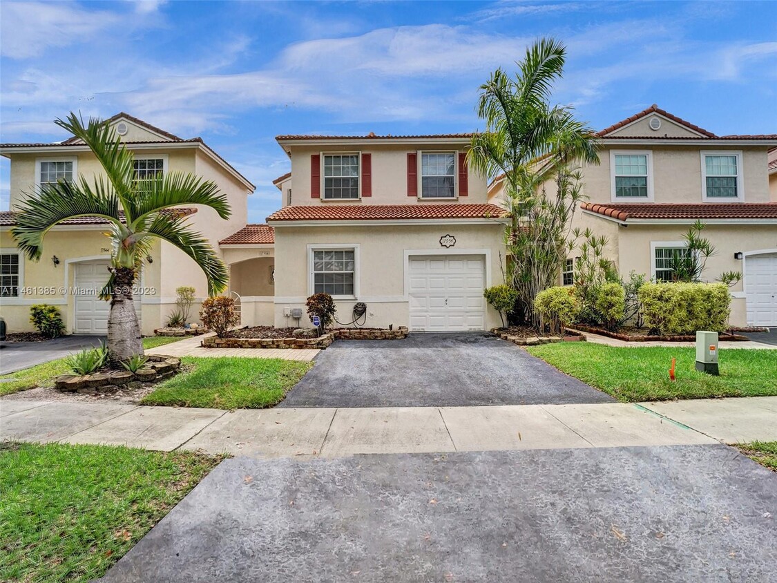 Foto principal - 17954 SW 10th Ct