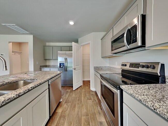 Foto del edificio - 421 Leaning Maple Wy