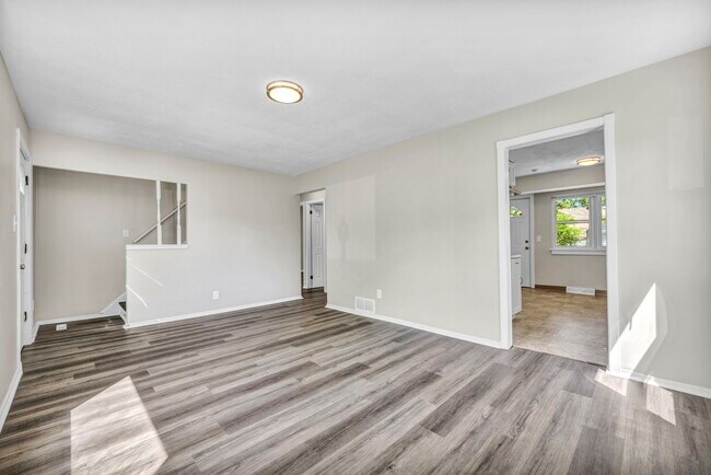 Building Photo - 25521 Briardale Ave