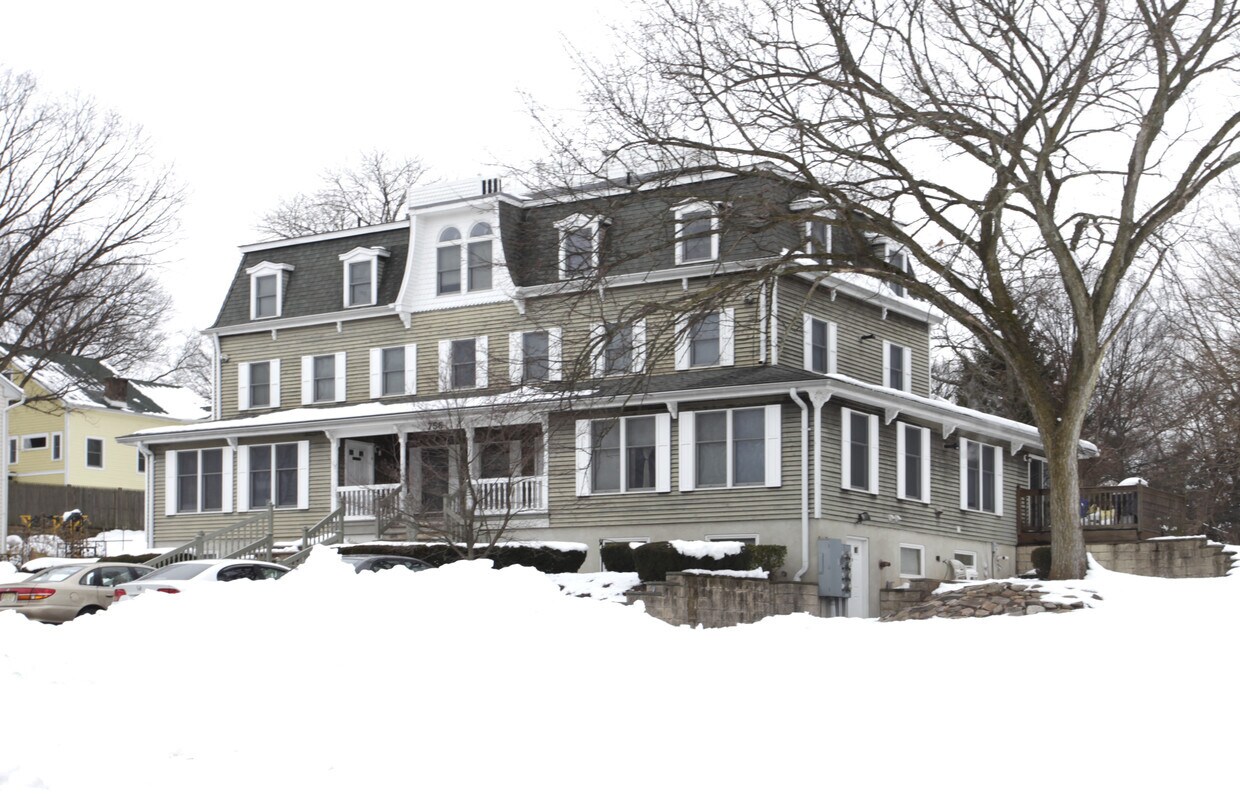 Foto principal - 756 Middlesex Ave