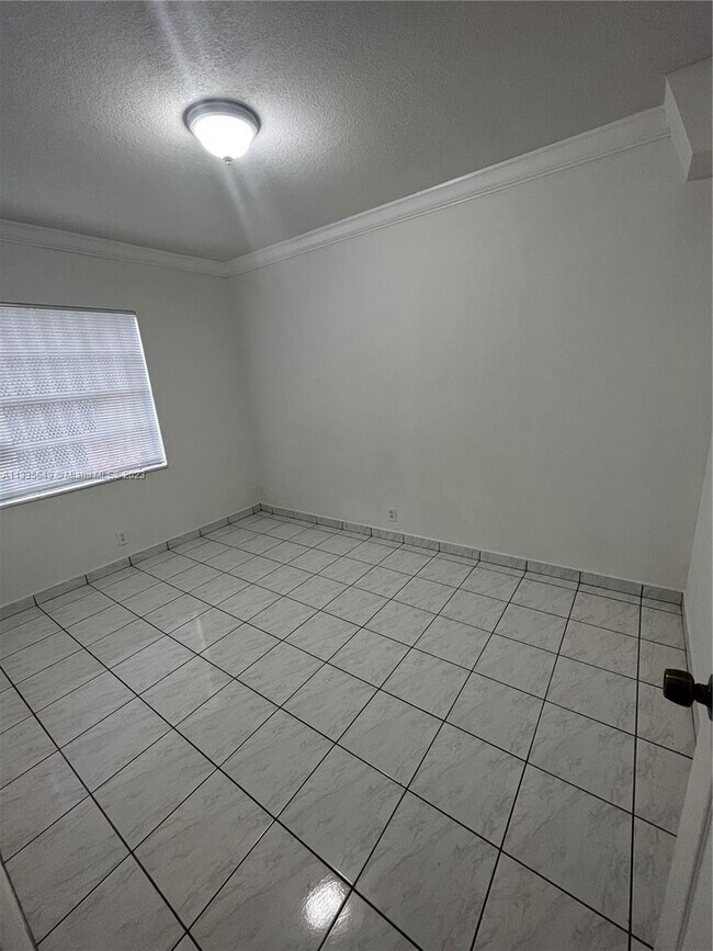 Building Photo - 12811 SW 43rd Dr