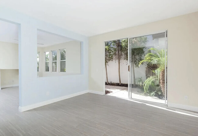 Building Photo - 9440 Questa Pointe