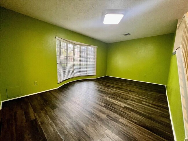 Foto del edificio - 7126 Crownwest St