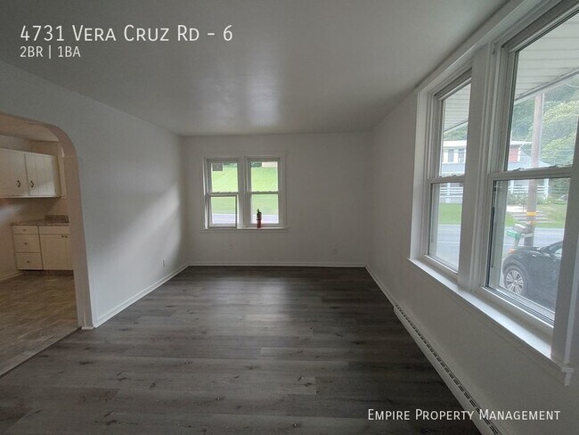 Building Photo - 1st Floor: 2 Bedroom/1 Bathroom Apartment ...