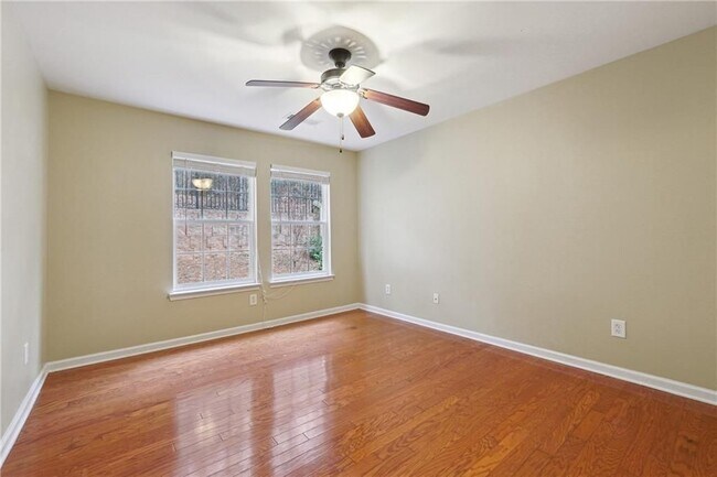 Foto del edificio - 3050 Centerglen Ln