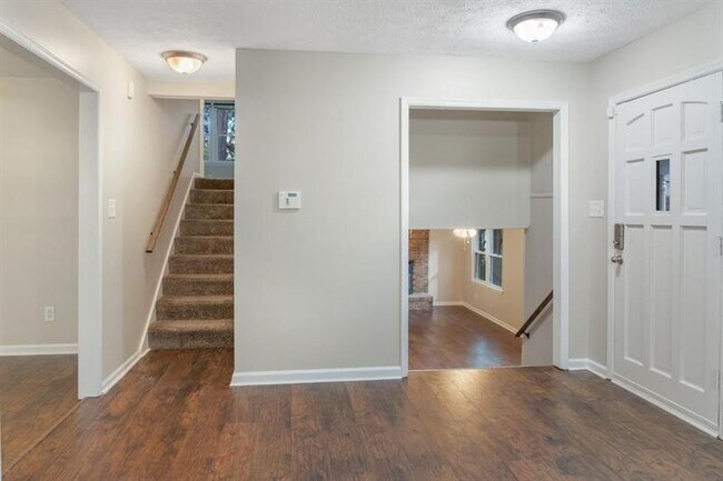 Foto del edificio - 2724 Hickory Smoke Ct SW