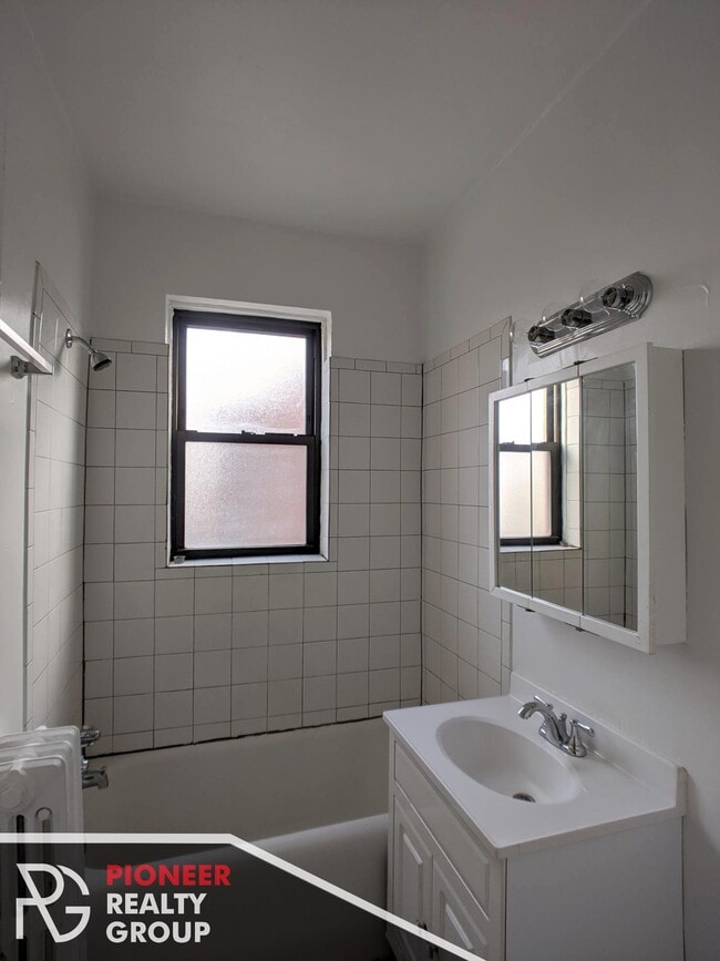 Building Photo - 4831 N Damen Ave