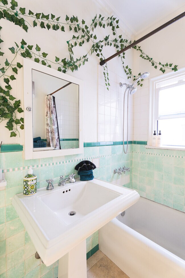 Foto del edificio - The Adelon - FURNISHED SUITES