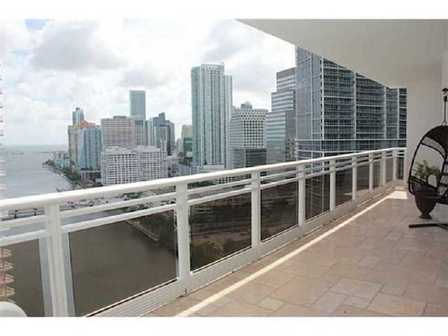 Building Photo - 520 Brickell Key Dr