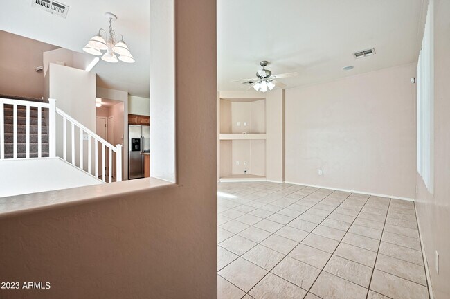 Building Photo - 1559 S Longspur Ln