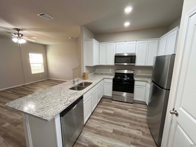 Building Photo - "Experience Luxury Living at Hunters Ranch...