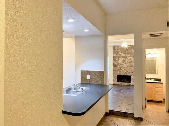 Building Photo - 11209 Shannon Hills Dr