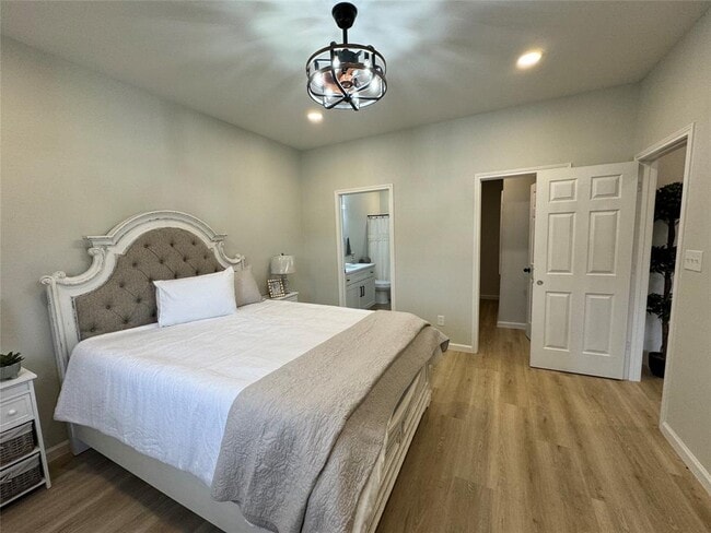 Building Photo - 614 Sequoia Dr