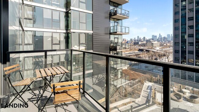 Foto del edificio - 513 S Damen Ave