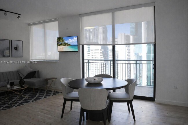 Foto del edificio - 999 SW 1st Ave