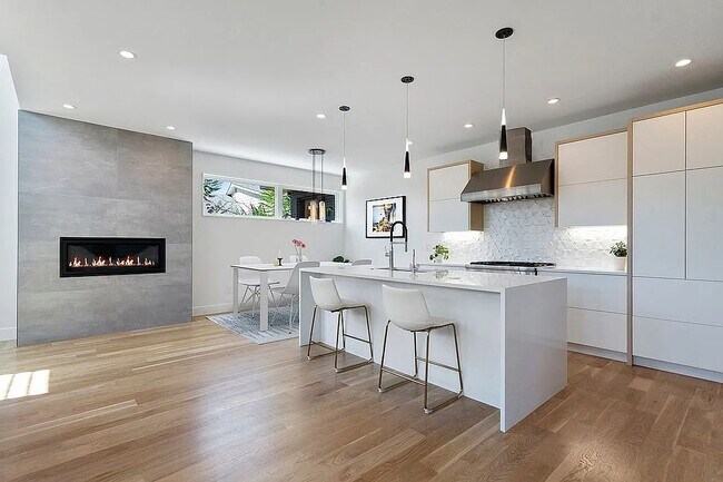 Cocina gourmet y chimenea de propano. - 963 Tennyson St