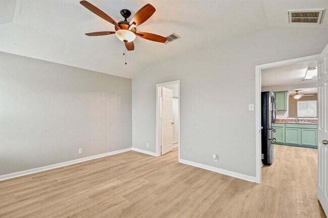 Foto del edificio - 1030 Birdsong Ln