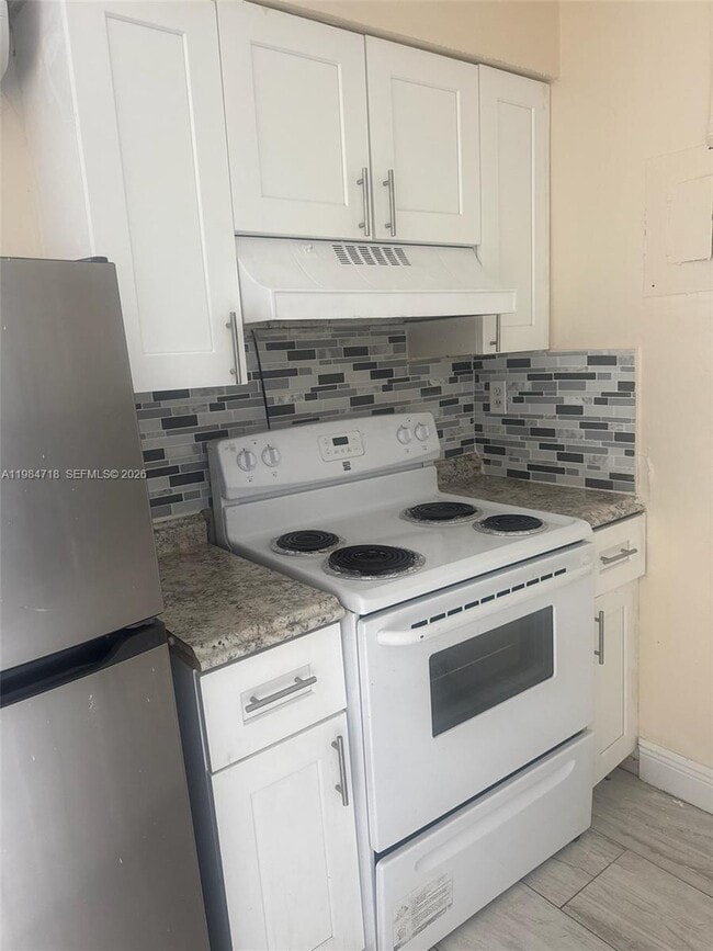 Foto del edificio - 7640 Kimberly Blvd