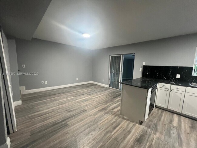 Foto del edificio - 451 NE 136th St