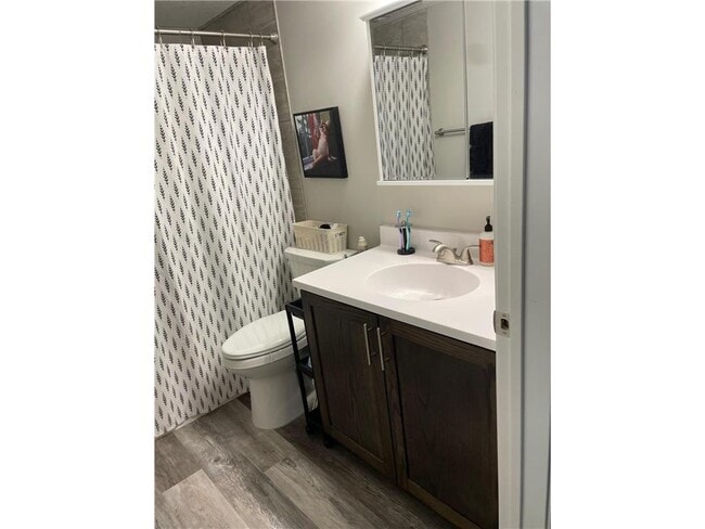 Building Photo - 553 Lemon St N