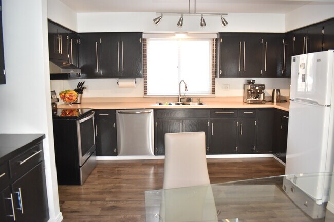 Cocina - 1954 River Park Ct