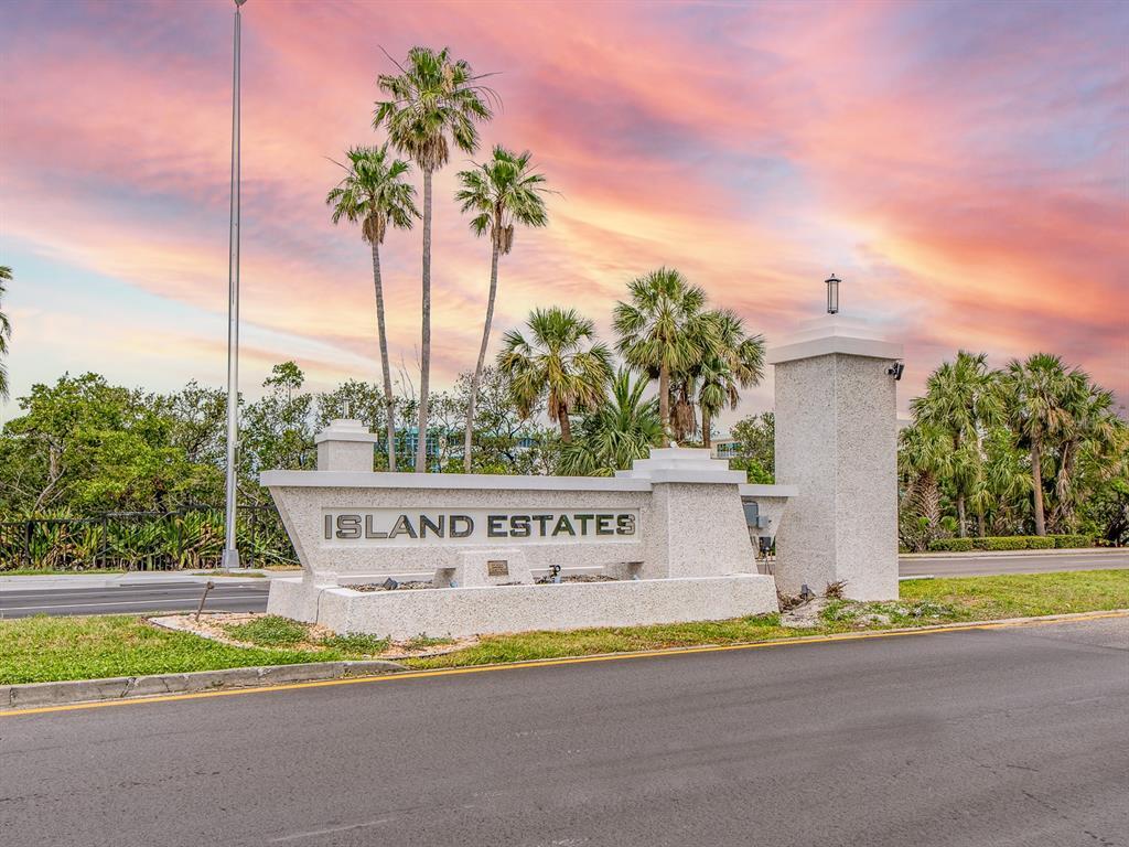 Primary Photo - 105 Island Way