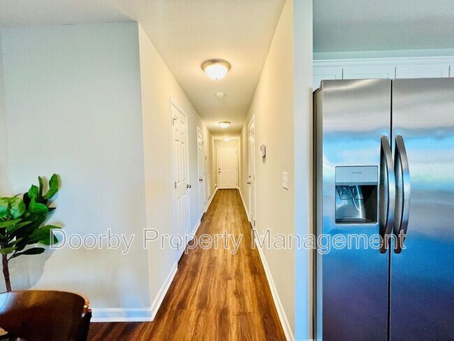 Building Photo - 2106 Duncan Ave