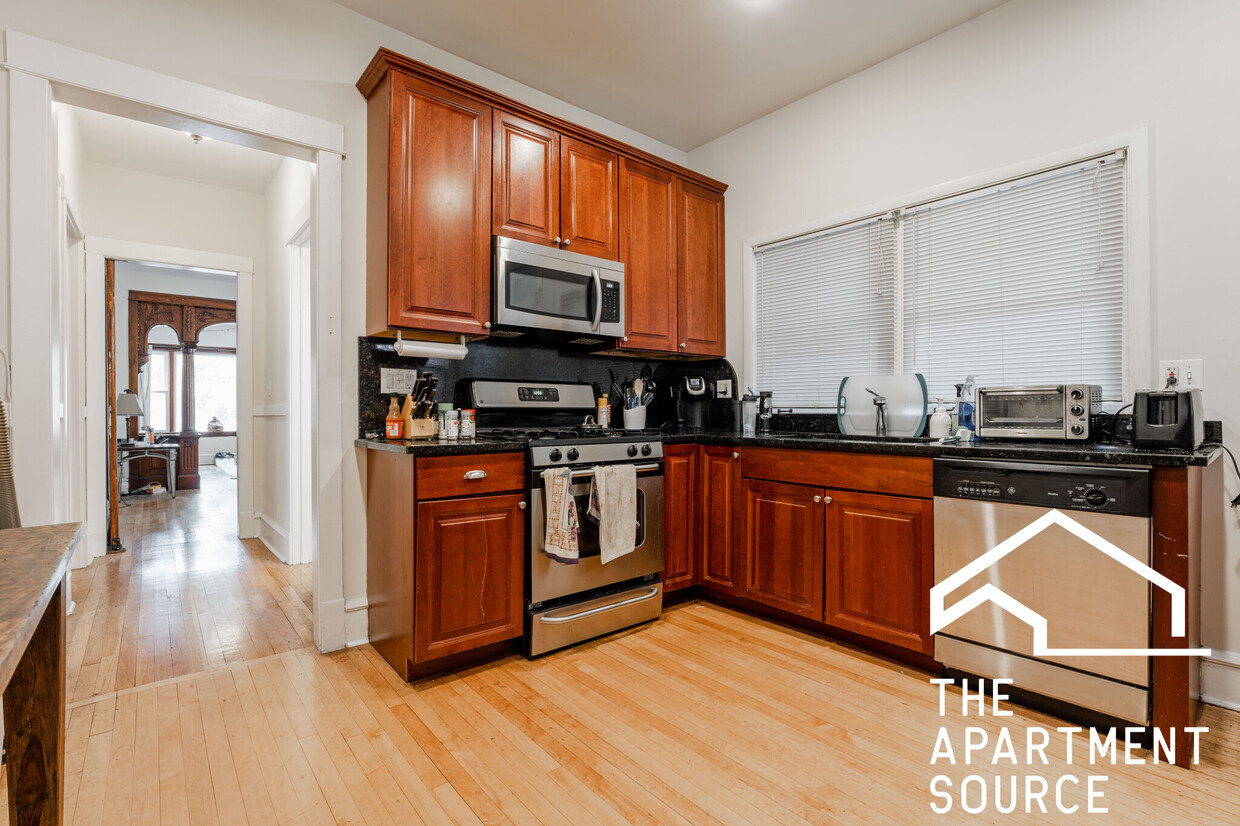 Foto principal - 3010 N Greenview Ave