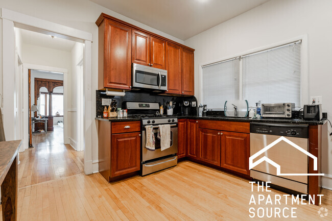 Building Photo - 3010 N Greenview Ave