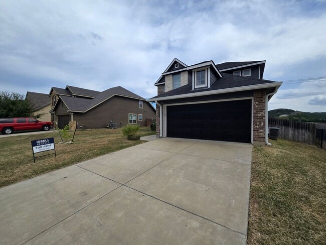 Building Photo - LARGE RENT REDUCTION - AVAILABLE NOW!