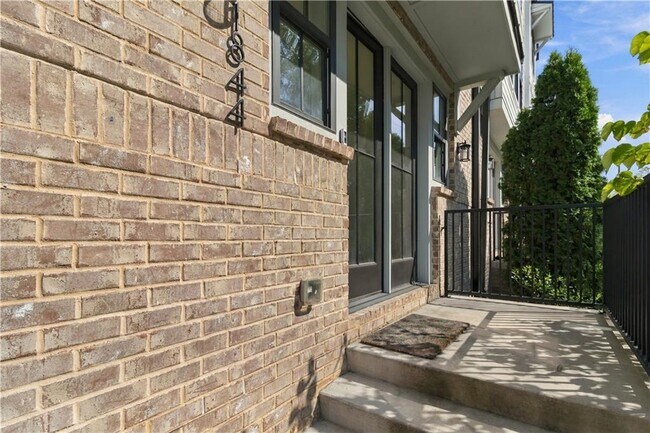 Foto del edificio - 1844 Gotham Ln NE