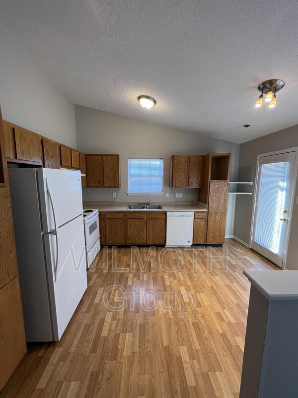 Foto del edificio - 5858 Rolling Bluff Ln