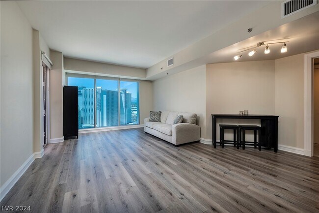 Building Photo - 2700 S Las Vegas Blvd