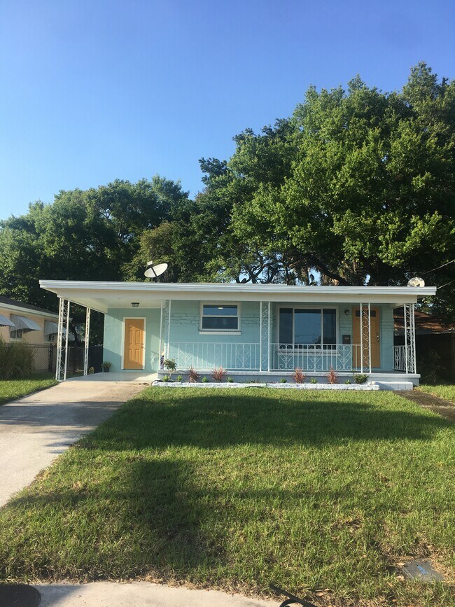 Building Photo - 517 W Ross Ave