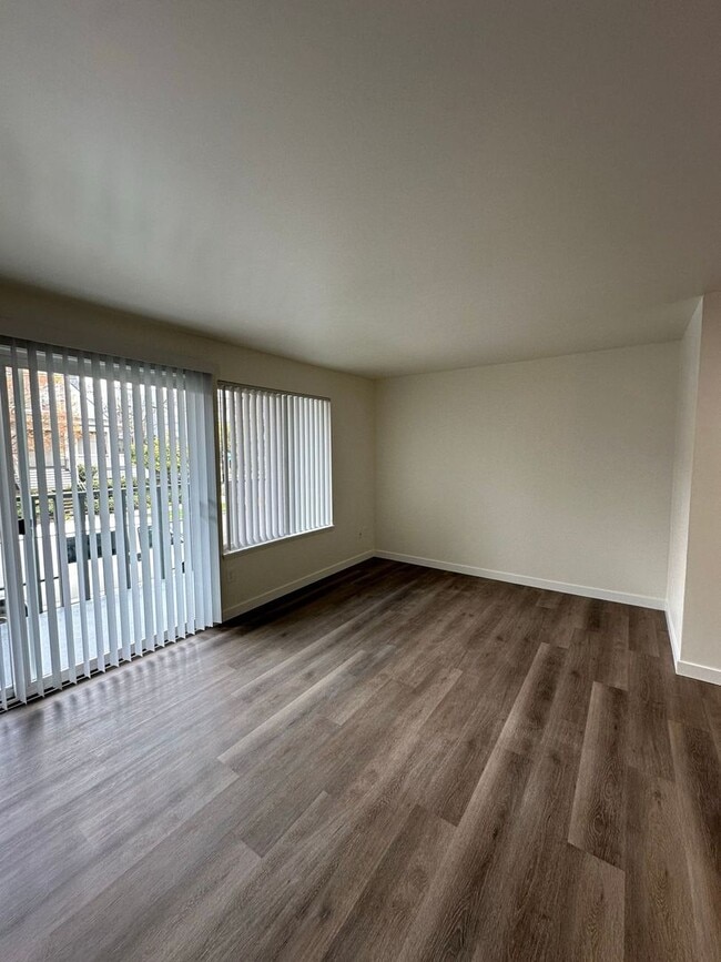 Interior Photo - Golden Inca Apartments