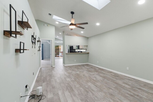 Building Photo - Lovely Jax Beach Home with Water View!