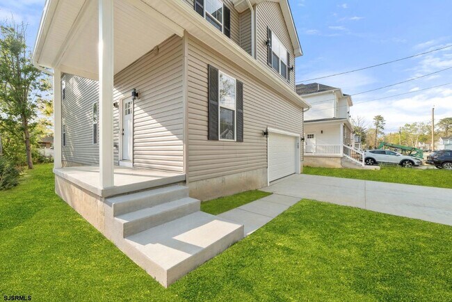 Building Photo - 447 Redwood Ave