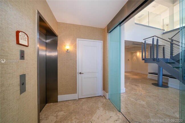 Building Photo - 799 Crandon Blvd