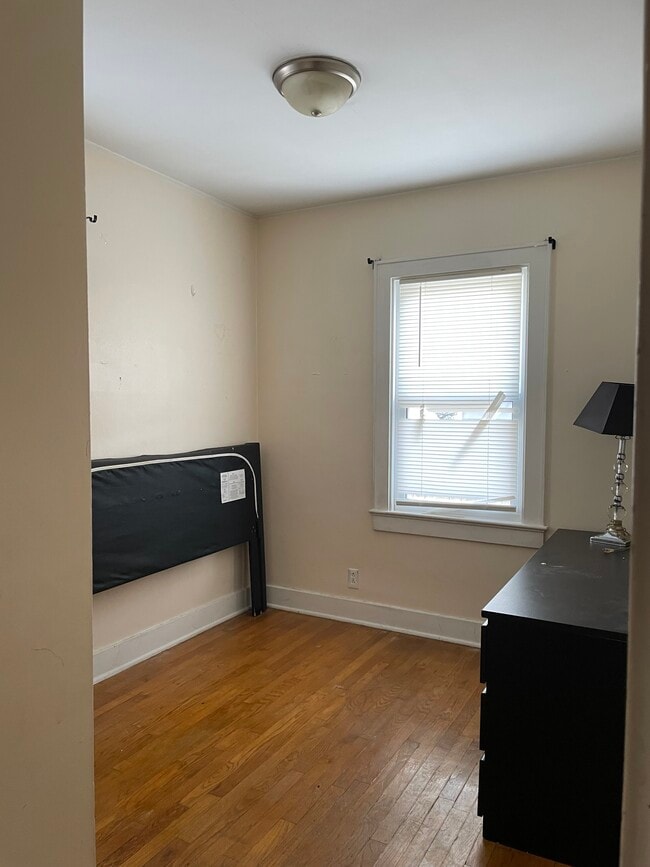 Building Photo - 5179 N Riverview Dr