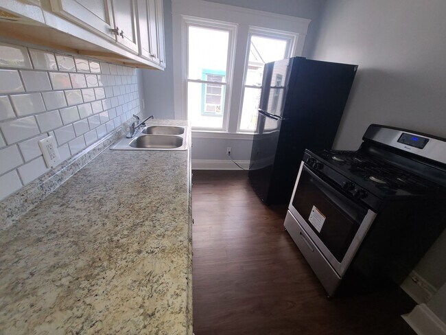 Kitchen - 1815 Denison Ave