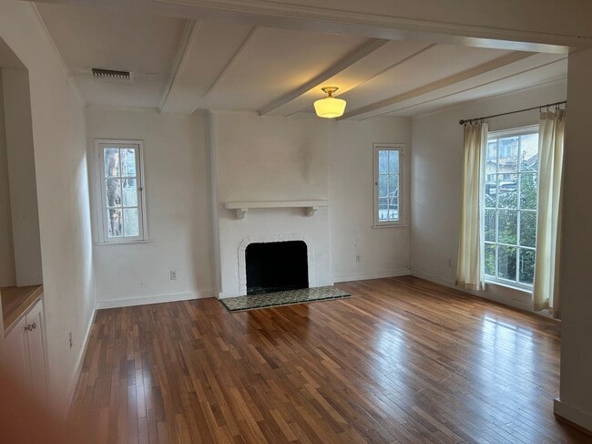 Building Photo - 2834 Denby Ave