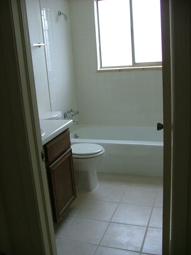 Foto del edificio - 2 bedroom near downtown Golden | Lots of natural light | Mountain views