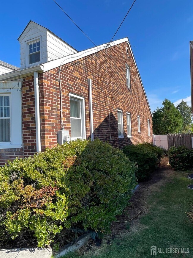 Building Photo - 326 Desota Ave