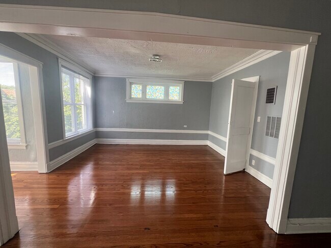 Foto del edificio - 6715 S Ridgeland Ave