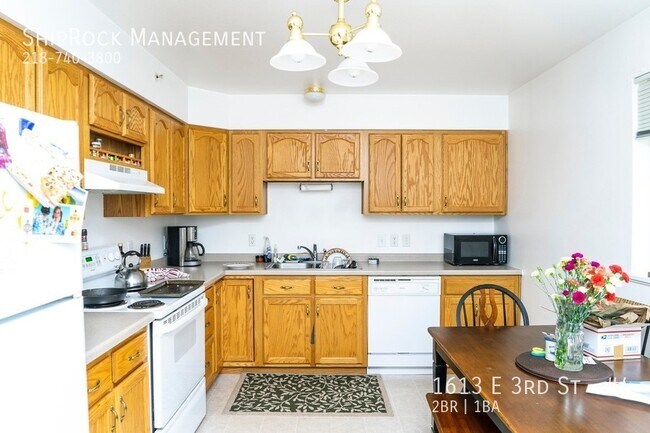 Foto del edificio - 1613 E 3rd St