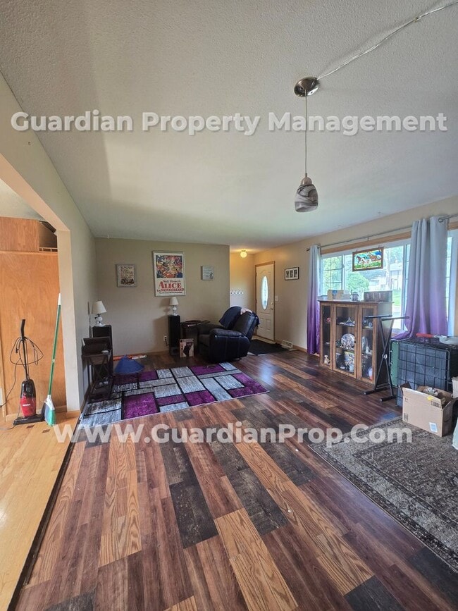 Foto del edificio - Available now! Spacious Brooklyn Center Home