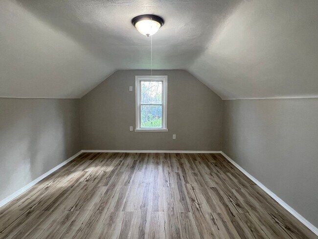 Foto del edificio - 3 bedrooms 1 bathroom house