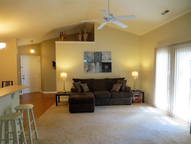 Building Photo - 185 Cave Run Dr