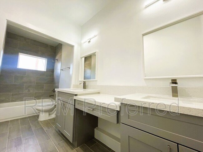 Building Photo - 999 Marjorie St